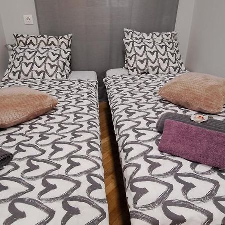 6-Pack Apartment In The Party District Budapest Kültér fotó
